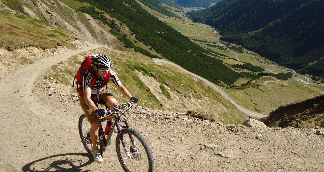 001.03 Alpine Bike Etappe 3 Livigno - St. Moritz (oua_9494192_image)