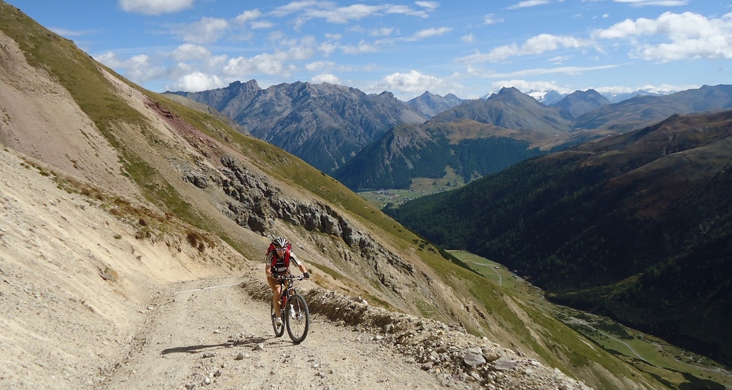 001.03 Alpine Bike Etappe 3 Livigno - St. Moritz (oua_9494196_image)