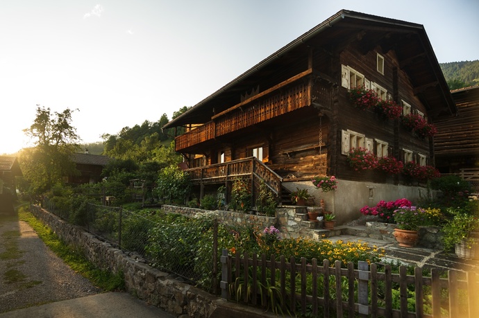 Village center Lüen