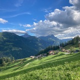 Vue d'Ausserberg sur la vallée de Safien et le Piz Beverin