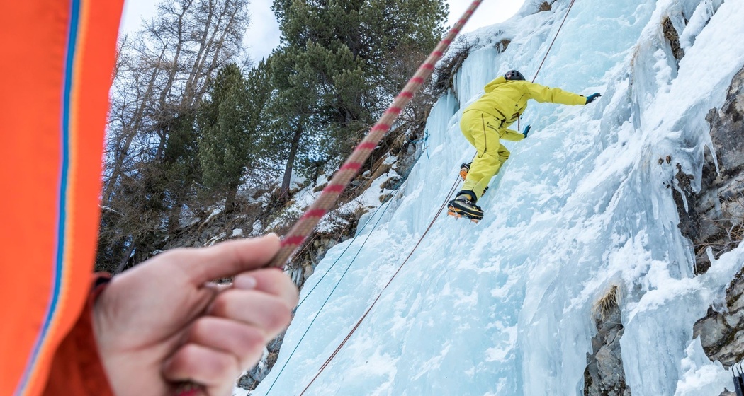 Eisklettern mit der Bergsportschule Grischa