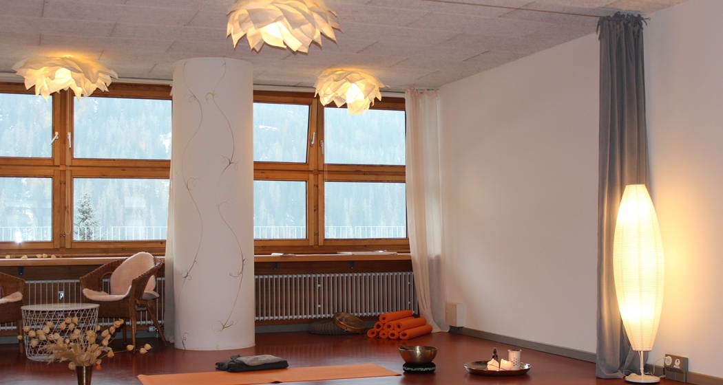 YOGA (oua_95556382_image)