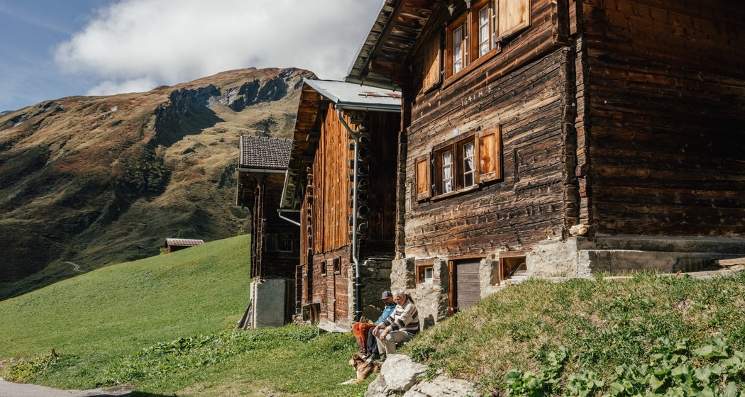 Pause in Puzzatsch vor dem Aufstieg zur Greina