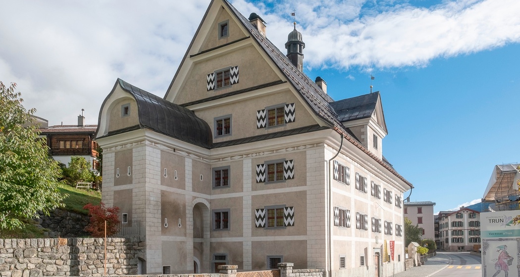 Das Foto zeigt das Museum Cuort Liga Grischa in Trun.