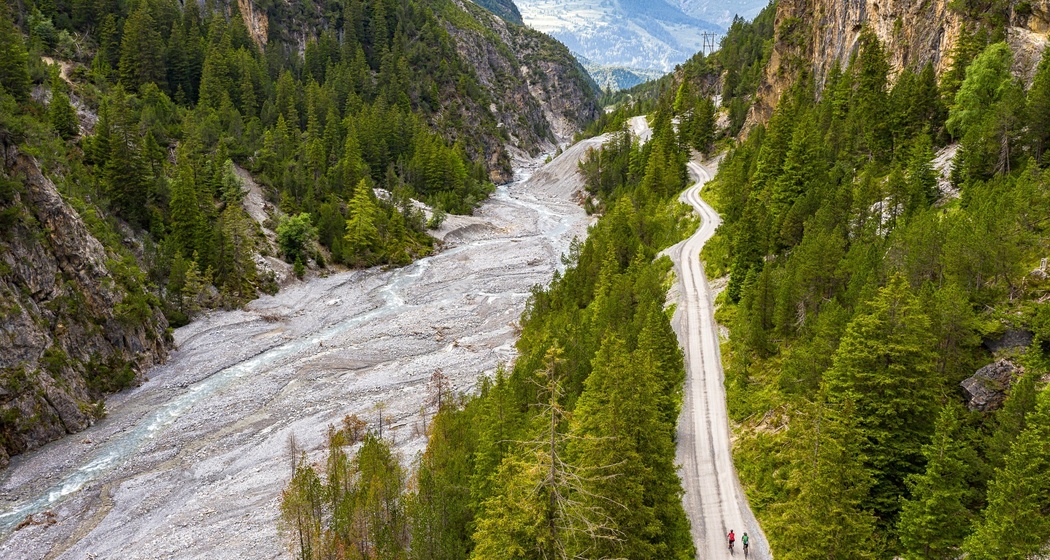 Das wilde Val S-charl mit dem Fluss Clemgia
