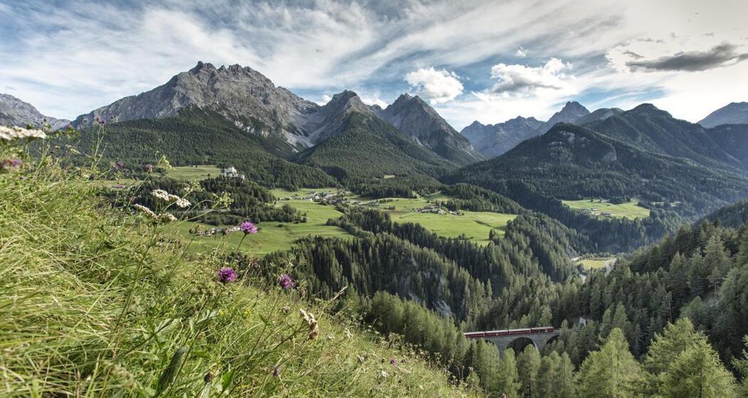43.06 Zernez - S-chanf (Cinous-chel), Jakobsweg Graubünden (oua_9701831_image)