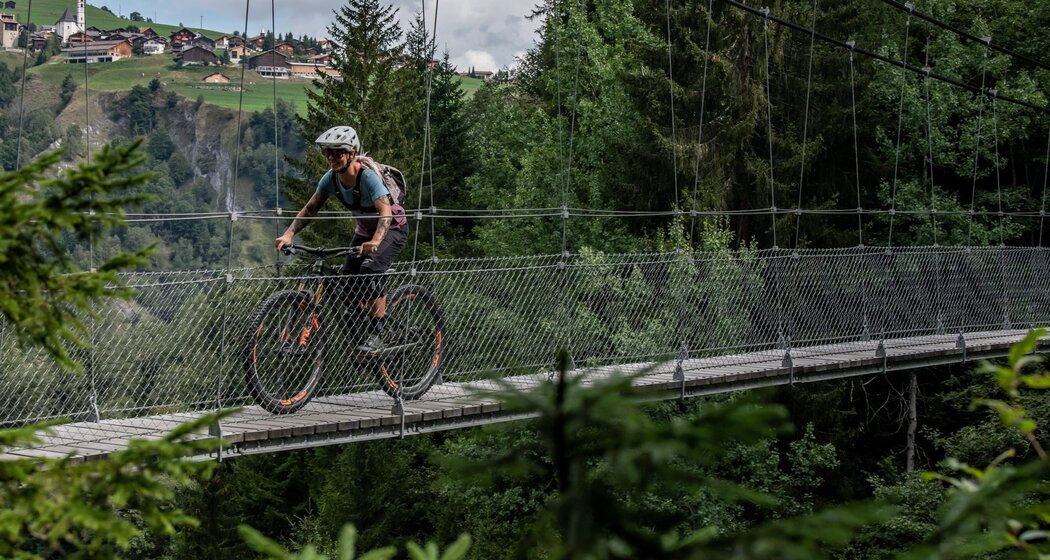 Hängebrücke bei Silgin