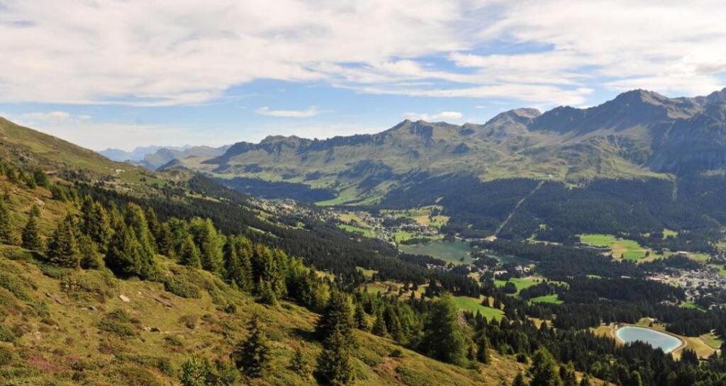 Panoramablick über die Ferienregion Lenzerheide