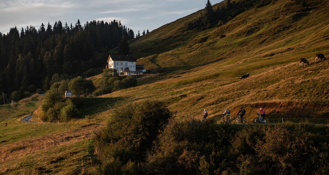 Bündner Rigi Restaurant im Morgenlicht