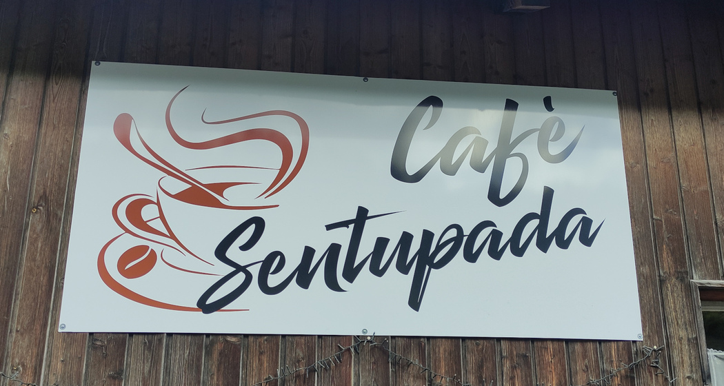 Aussenansicht Café Sentupada