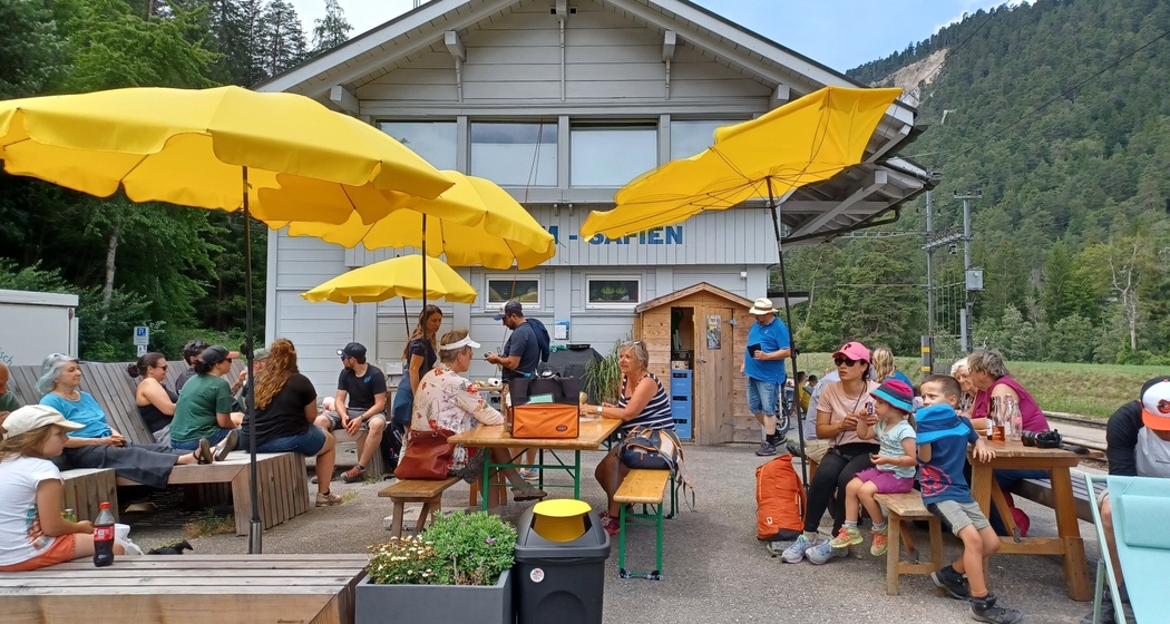 Pop-Up Rampenbeizli am Bahnhof Versam (oua_99517659_image)