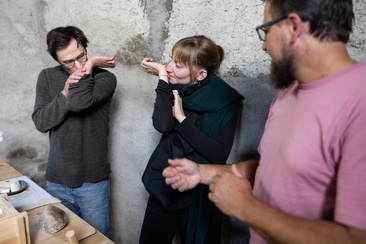 Besuch im Archiv der «Alpinen Geruchserinnerungen» in Tschlin
