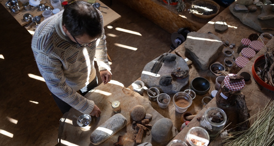 Besuch im Archiv der «Alpinen Geruchserinnerungen» in Tschlin