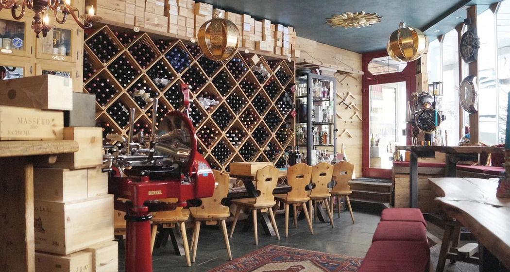 Pavarotti Wine Bar (spot_700b719)