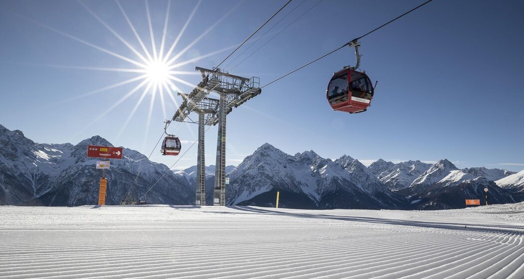 Engadin Scuol Zernez (st_mail_background_9cf19aa)