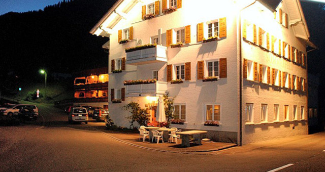 Landgasthof Sommerfeld Aussenansicht Nacht