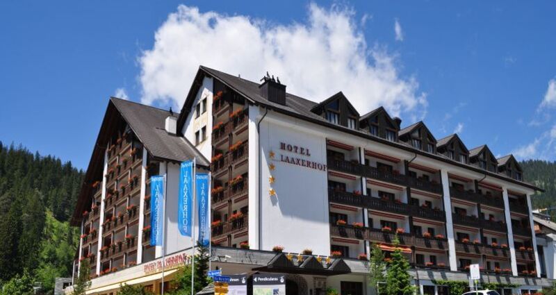 Hotel im Sommer