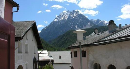 Aussicht aus der Stube mit Piz Pisoc