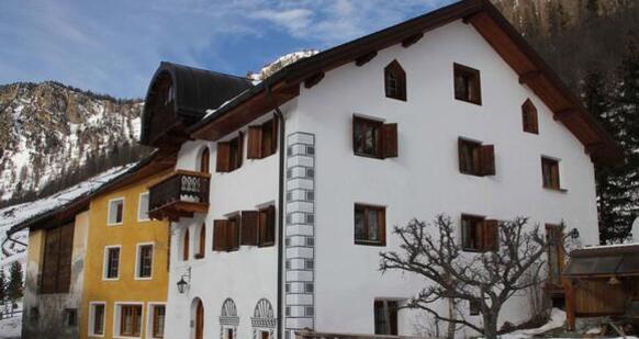 Ansicht Chasa Gallas von von Süden her