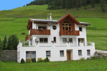 Apartment MEZPRA im Sommer