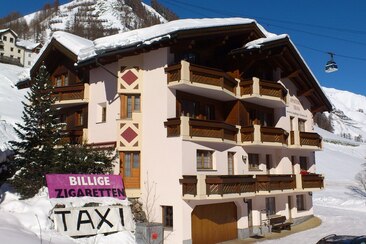 1 Gehminute zu den Seilbahnen Piste / Wanderweg direkt ab Haus...