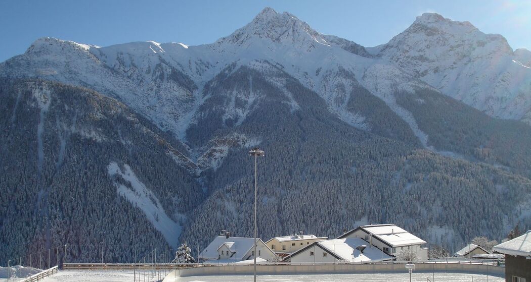 Aussicht vom Haus zum Eisplatz