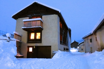 Chasa Tablà im Winter