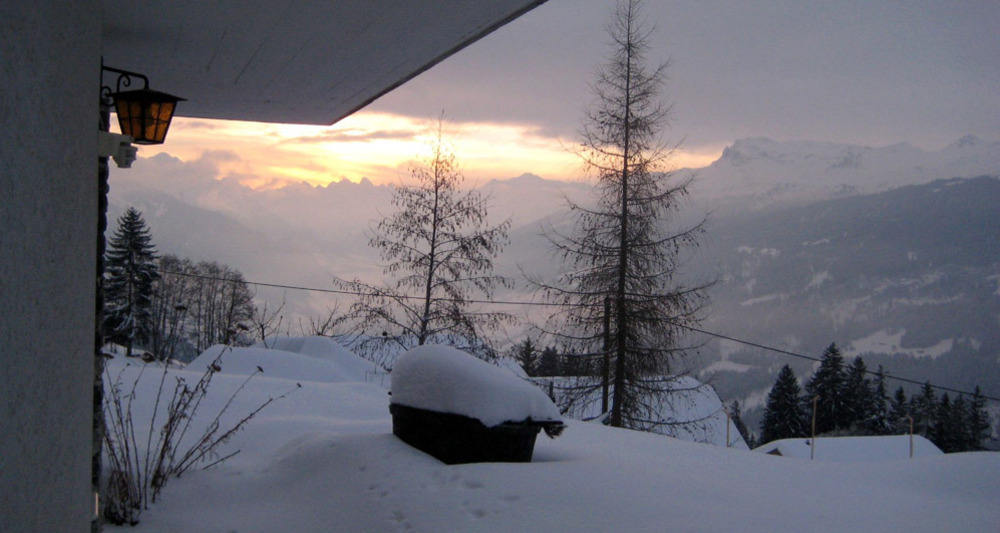Winterlicher Blick von der Terrasse nach Klosters