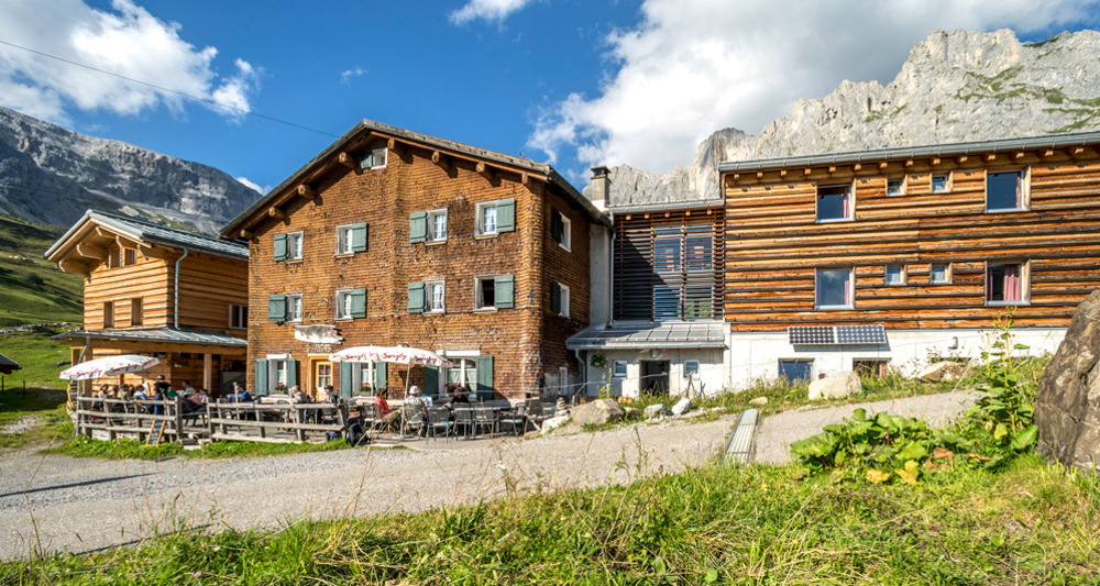 Berghaus Sulzfluh in Partnun im Sommer
