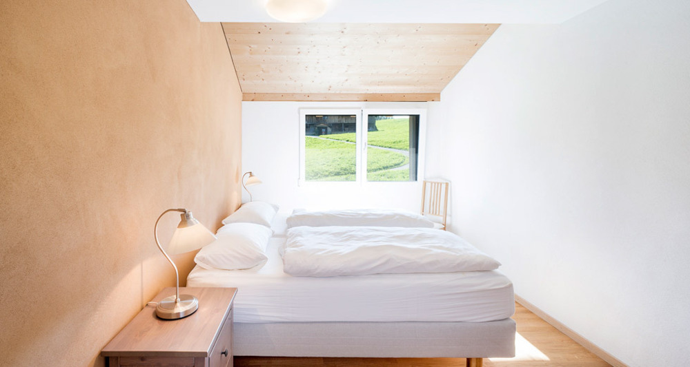 Eines der modernen Doppelzimmer