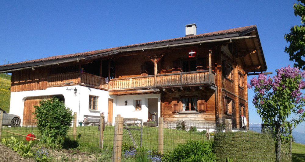 Der Cavadurahof im Sommer