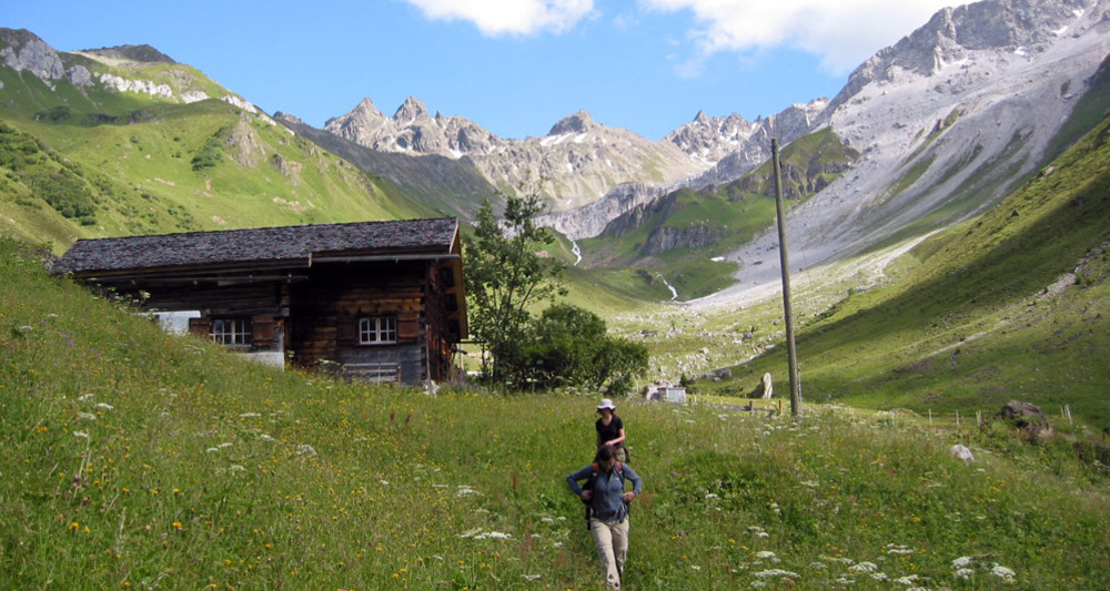 Auf dem Wanderweg vom Edelweiss nach St. Antönien