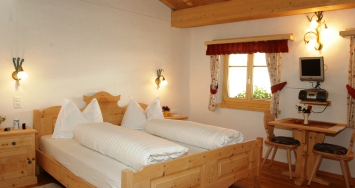 Doppelzimmer auf der Strassenseite (tom_tds00020010648866976_image)