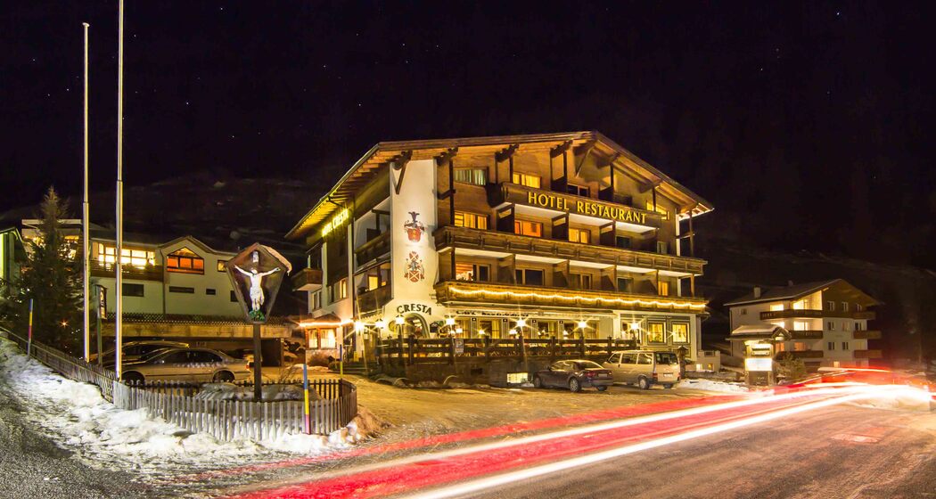 Hotel Cresta Nachtaufnahme