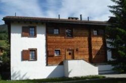 Ferienwohnung Cresta Hunziker - Ansicht Sommer