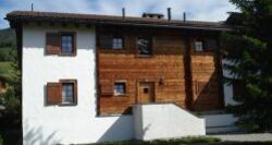 Ferienwohnung Cresta Hunziker - Ansicht Sommer