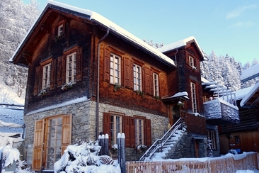 Ferienhaus Altes Schulhaus - Ansicht Winter