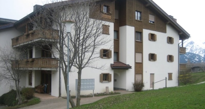 Ferienwohnung Davos Caplan Ledermann- Hausansicht Sommer