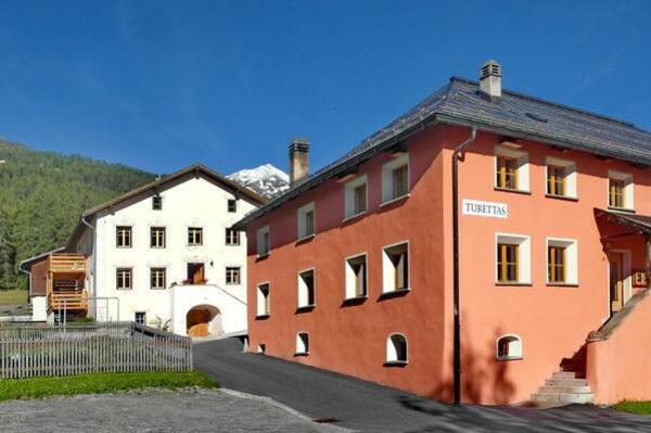 Haus Turettas im Sommer