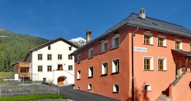 Haus Turettas im Sommer