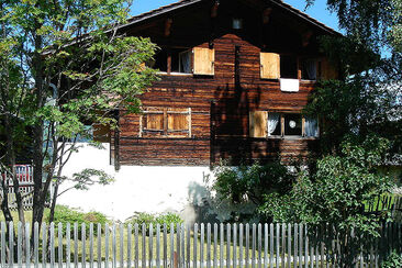 Casa Cadruvi Obersaxen Giraniga - Aussenansicht Sommer
