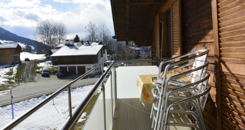 Ferienwohnung Soldanella Tschuor, Giraniga - Terrasse