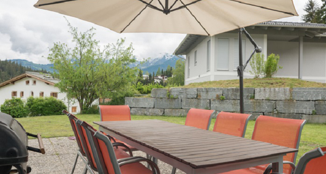 Gartenterrasse mit Grill