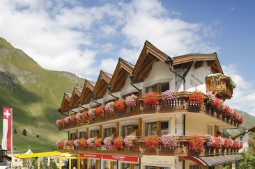 Bündnerhof im Sommer