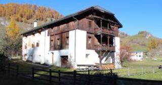 Wohnung im 1. Stock mit Balkon