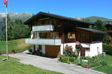 Ferienwohnung Soldanella Tschuor, Giraniga - Ansicht Sommer