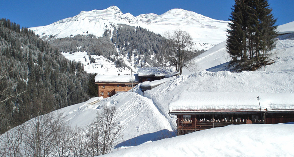 Aussenansicht Tola im Winter