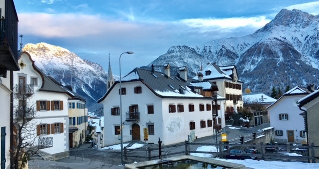 Aussenansicht Winterabend