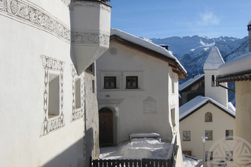 Engadinerhaus im Winter