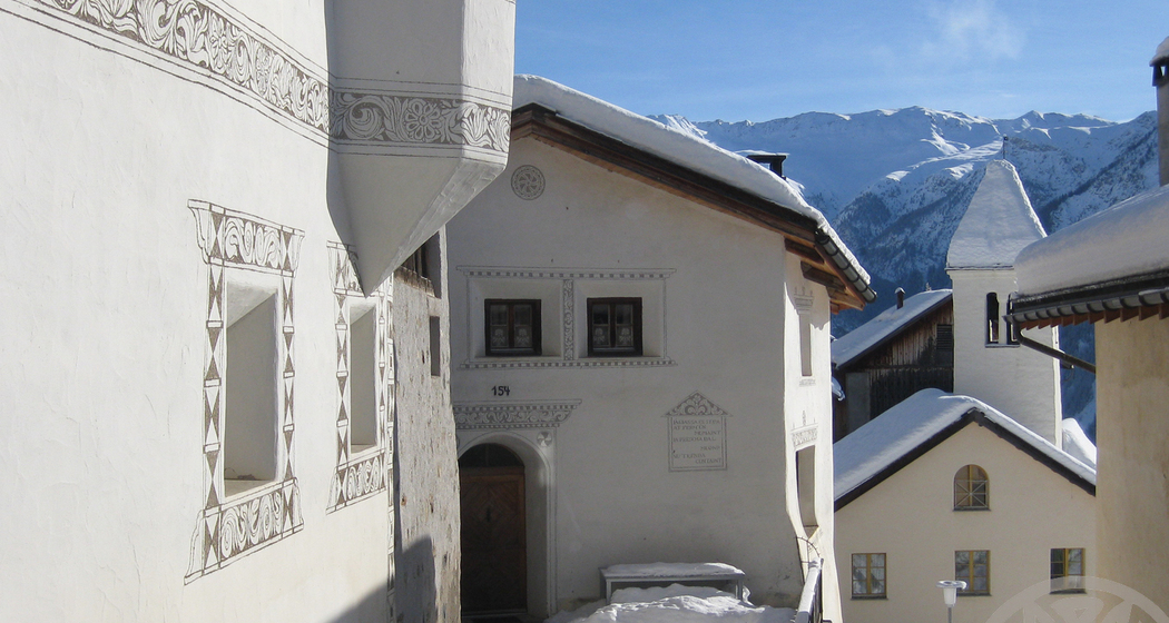 Engadinerhaus im Winter